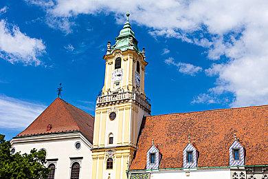 《霍格沃茨之遗》内容丰富：有57个支线任务 34种敌人